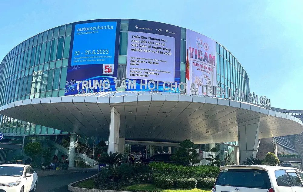 Luxfighter -auto LED -ajovalot 2023 Automatechanika Ho Chi Minh City