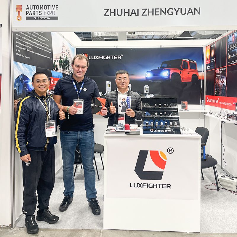 LUXFIGHTER LED-ajovalot ja sumuvalot AUTOMOTIVE PARTS Expo saa laajaa kiitosta